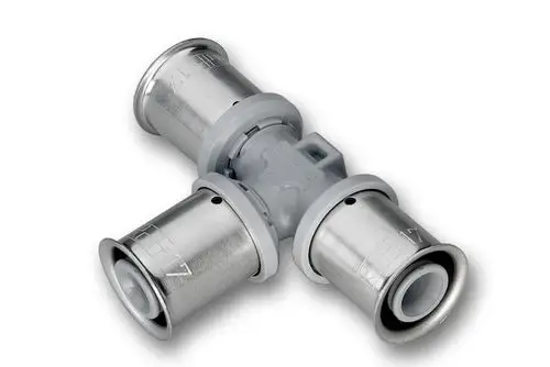 Roth T-Stück aus Metall mit drei Anschlüssen, zwei Glattflächen und einem Reduzierungsstück in der Mitte, geeignet für Heiz- und Kühlsysteme.